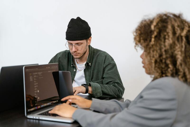 Comment éviter les erreurs de suivi des temps avec un logiciel?
